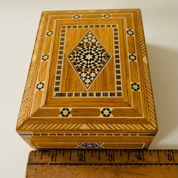 Wooden box - Picture 4 of 9